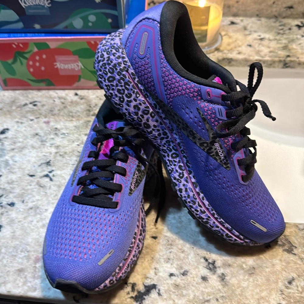 Brooks Ghost Purple Leopard-Size 7.5